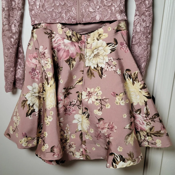 Camille La Vie 2-Piece Floral and Lace Elegant Shimmer Dress | Size 7 - Picture 10 of 13